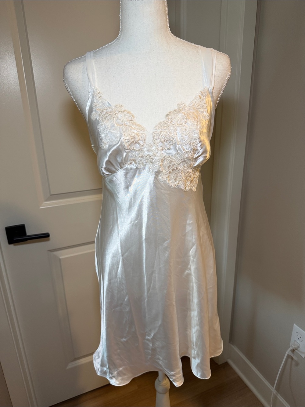 Linea Donatella Ivory Satin Lace-Trim Chemise